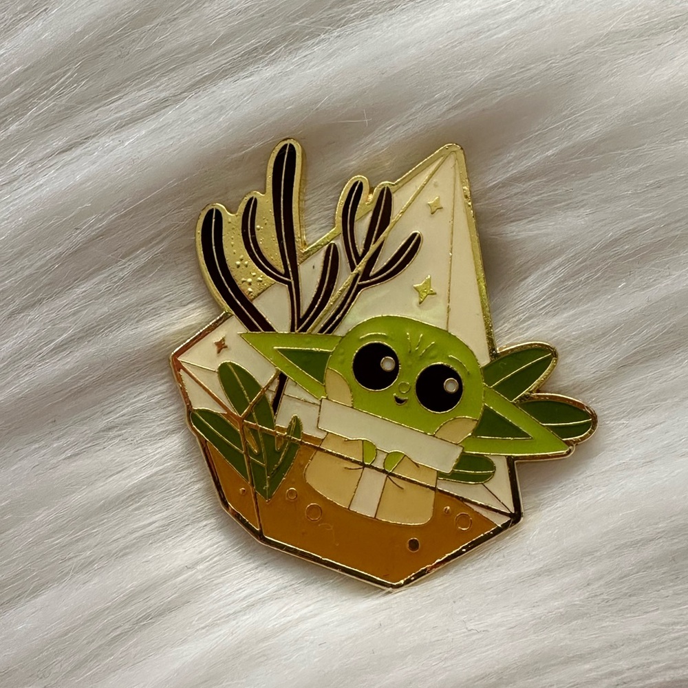Baby Yoda Grogu - Star Wars Mandalorian Loungefly Disney Enamel Pin